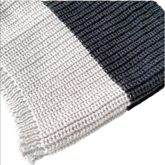 Gray Color-block Knit Infinity Scarf - Picture 6 of 6